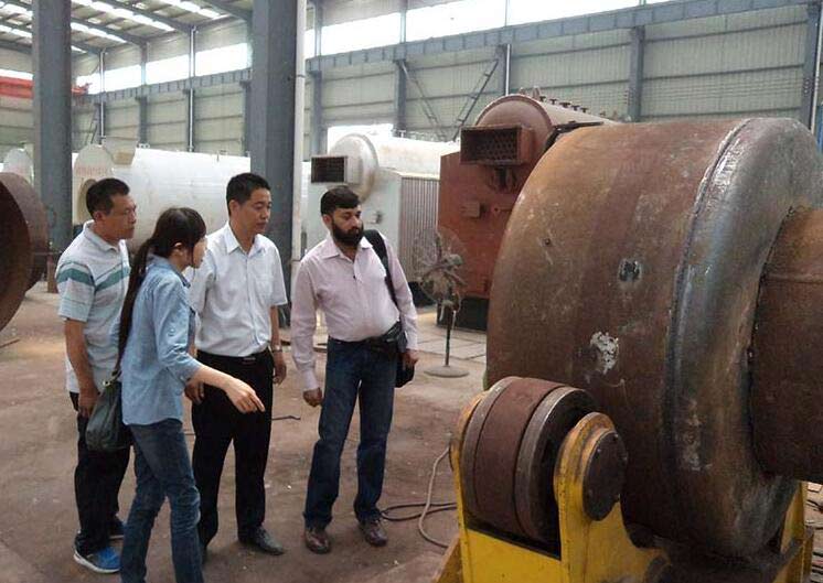 外国友人前来参观